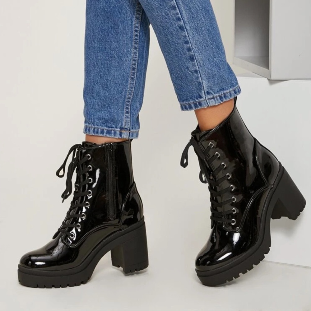 GBG LOS ANGELES WOMENS LACE-UP COMBAT BOOT PLATFORM HEELS
